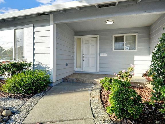 5th image of 63 E Lake Dr