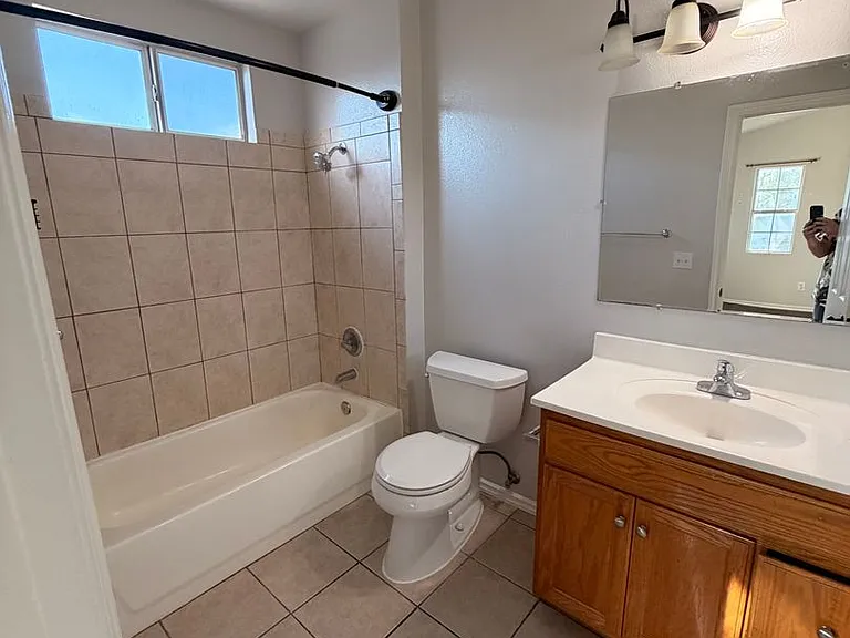 5762 Rostrata Ave — Photo 34