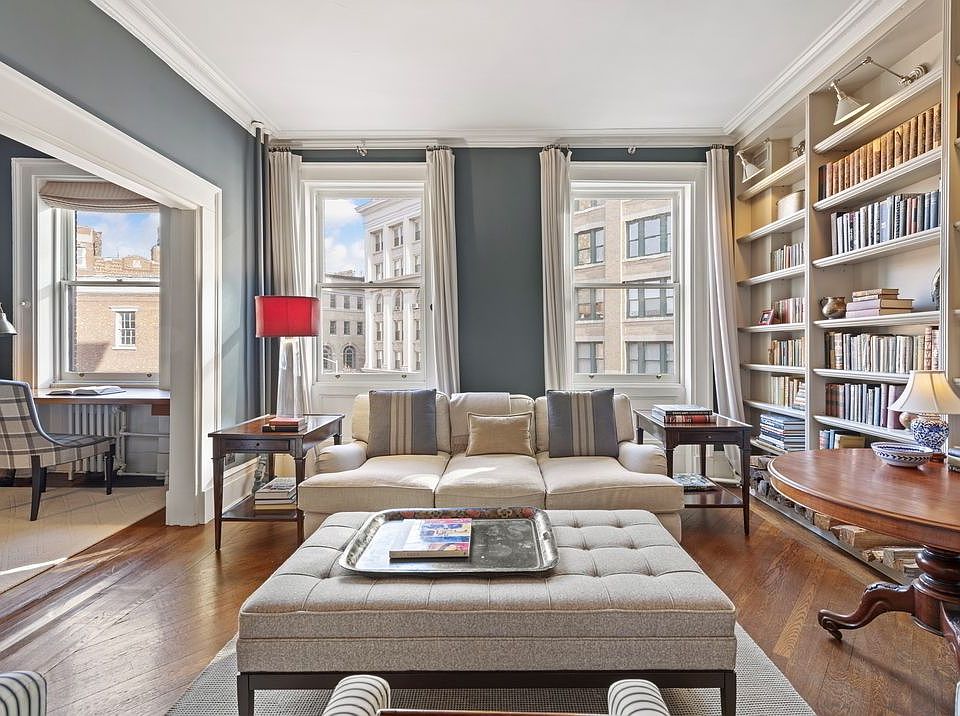 1st image of 158 Waverly Pl #3