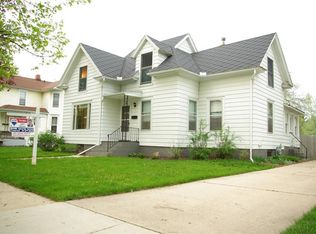 336 S 2nd St, Evansville, WI 53536