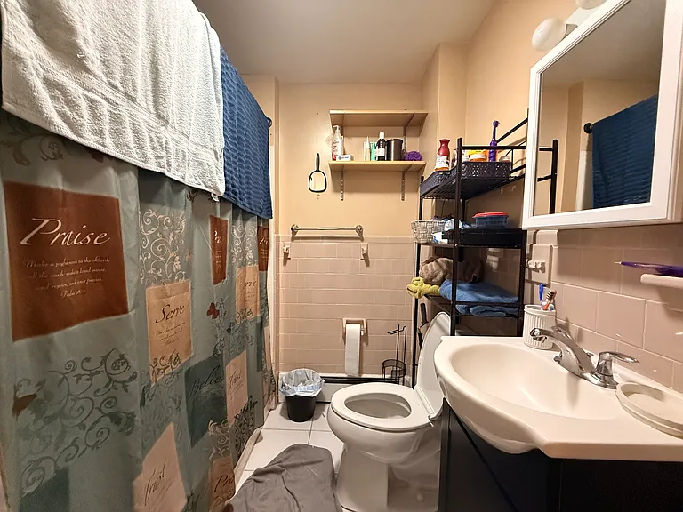 1307 Cranston St #1R — Photo 6