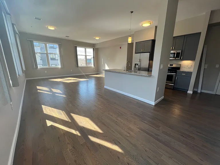 189-195 Avenue E #301 — Photo 2