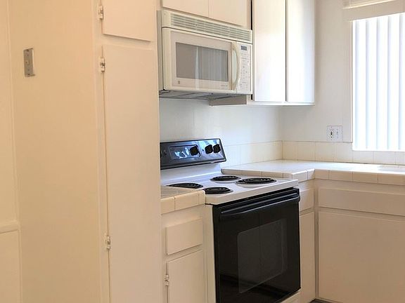 5th image of 4443 Kansas St APT 3