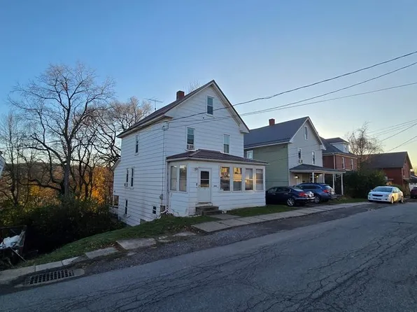 112 Cherry St, Punxsutawney, PA 15767
