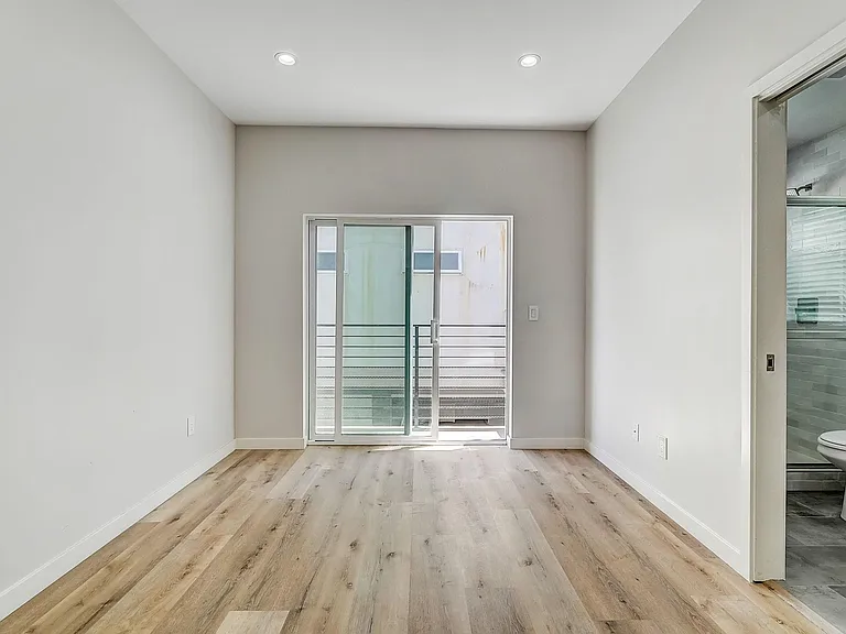834 N June St #834 — Photo 23