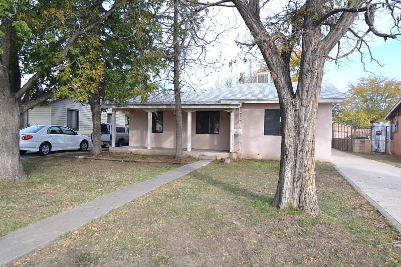 1st image of 836 Palomas Dr SE