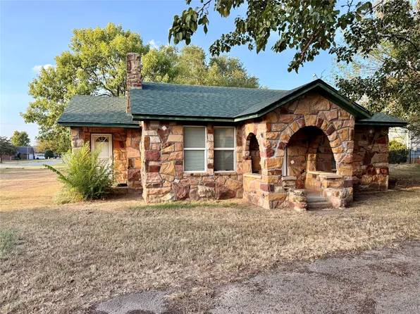 223 W 10th St, Stroud, OK 74079