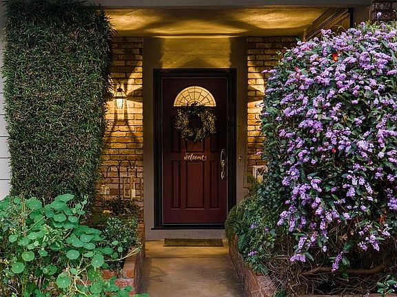 4th image of 1705 Oakwood Dr
