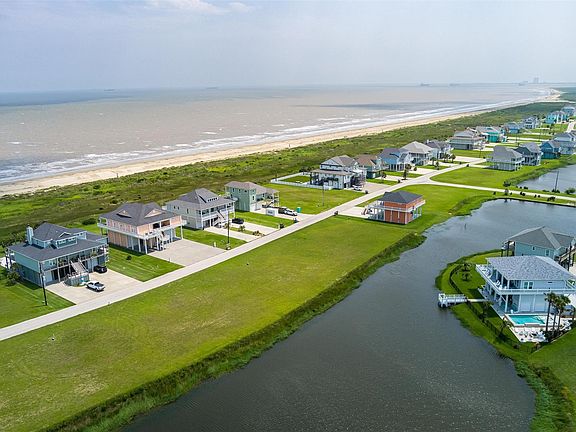 2nd image of 3829 Biscayne Beach Rd