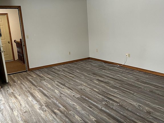 3rd image of 2175 Violet Cir #4