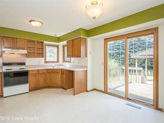 4th image of 445 Highland Dr