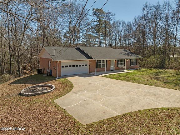 2nd image of 633 Iris Lake Rd