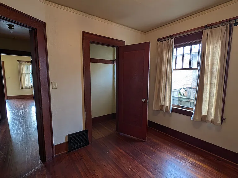 2021 Lombard Ave — Photo 10