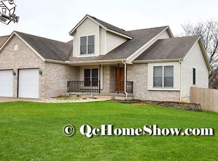 6228 Hillandale Rd, Davenport, IA 52806