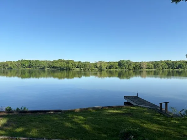 2953 E Lake Paradise Rd, Mattoon, IL 61938