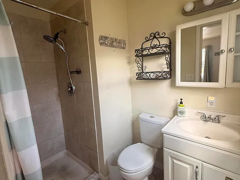 1881 SE Manth Ln — Photo 6