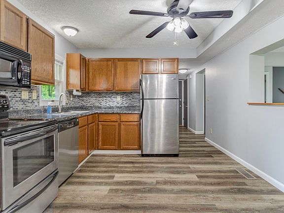 5th image of 2419 S Beck Ln