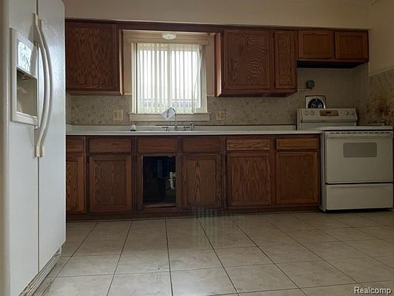 3rd image of 3913 18th St