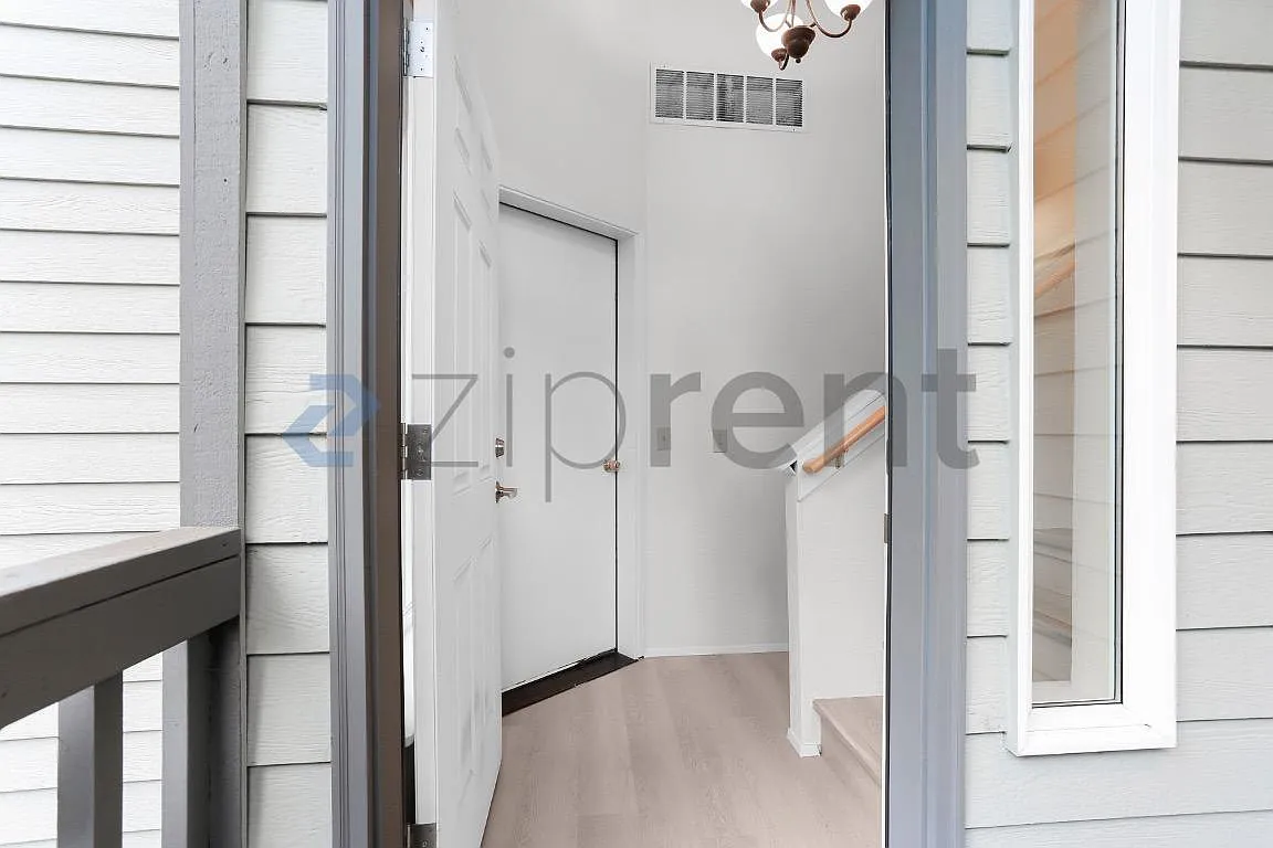 2 bed, 2.5 bath, 1308 sqft, $2,800 — Photo 2