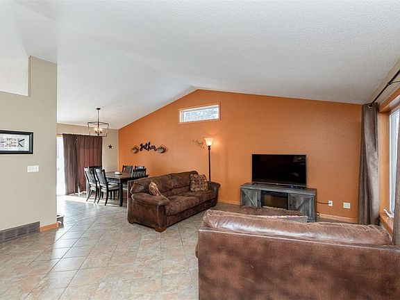 4th image of 105 Bear Creek Ct