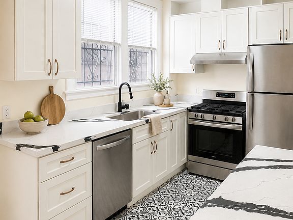4th image of 1021 Magnolia St #B