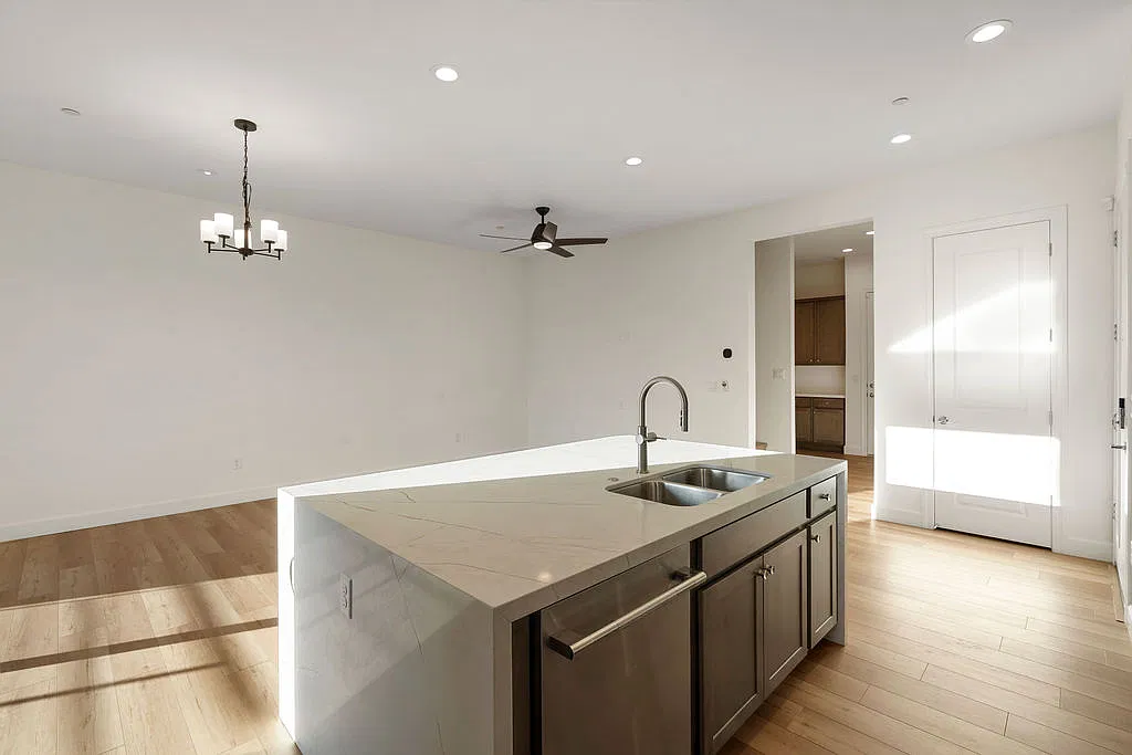 3 bed, 2629 sqft, $3,695 — Photo 4