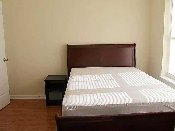 5th image of 439 N 32nd St APT 1