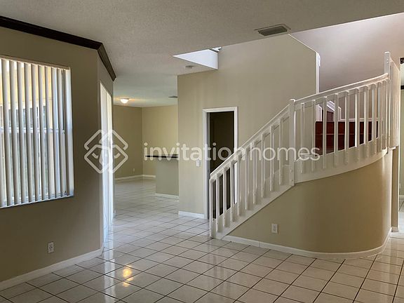 4th image of 684 Stanton Dr