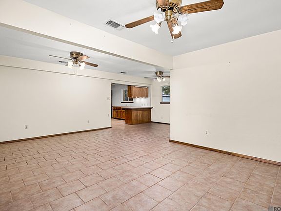2nd image of 2411 Boxwood Dr