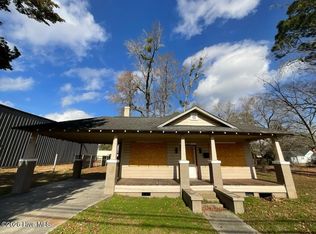 208 W Calhoun St, Whiteville, NC 28472
