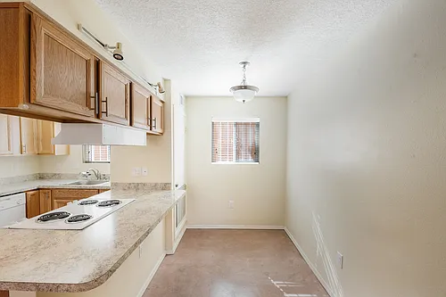 Quality Newer 2 Story Town Home in Nob Hill Photo 1