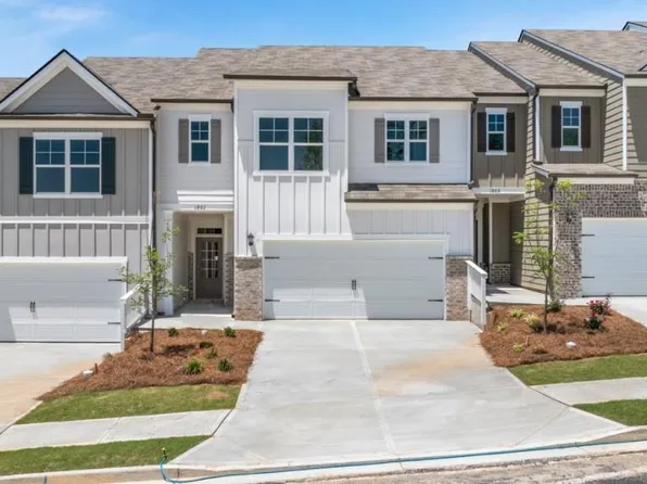 1801 Meadow Green Cir, Gainesville, GA 30501
