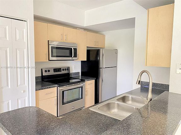 5th image of 2570 Centergate Dr APT 104