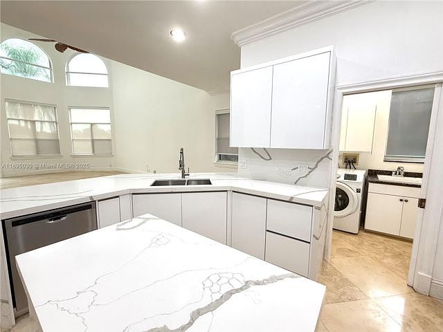 1st image of 2547 Montclaire Cir