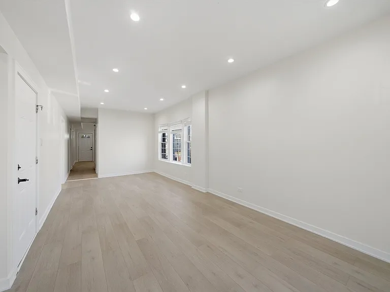 4957 W Superior St #2 — Photo 15