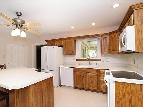 5th image of 8330 Maylor Dr