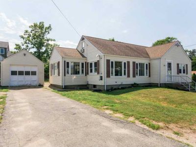61 Belleview Ave, Tiverton, RI, 02878