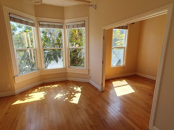 2nd image of 137 Steiner St #B