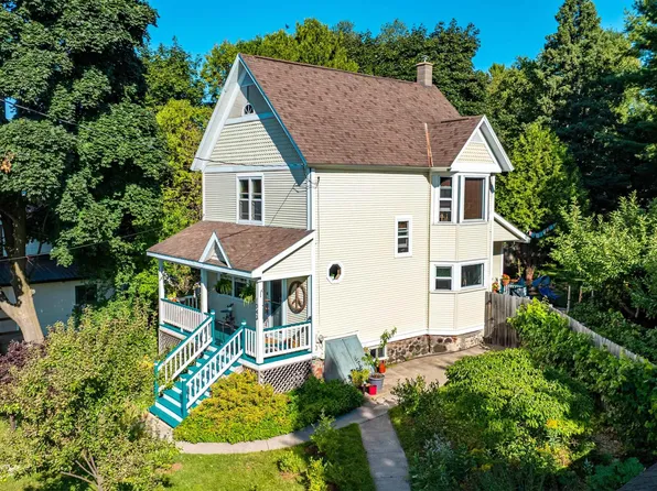 1043 Ingot St, Hancock, MI 49930