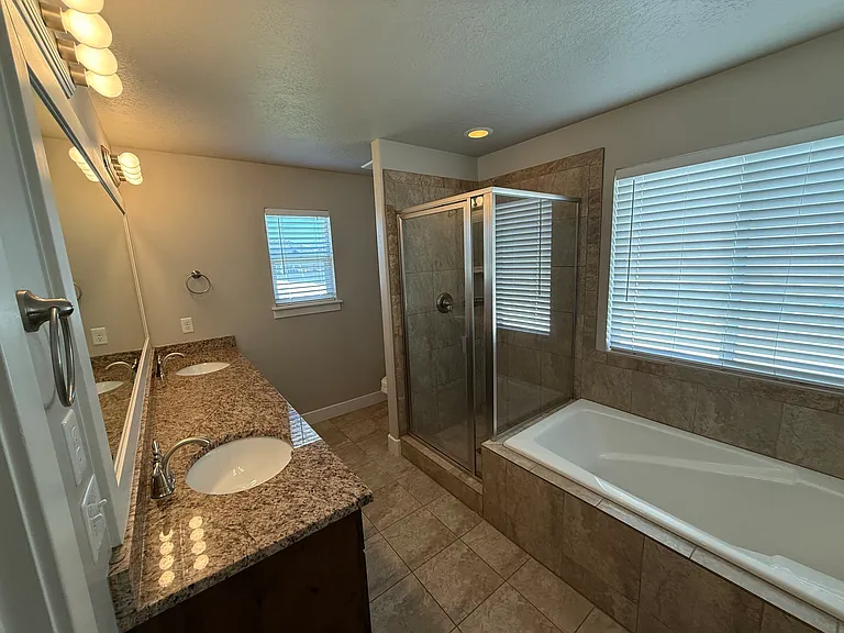 2156 W Thomas St — Photo 17