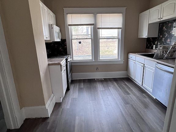 3rd image of 808 Dale St