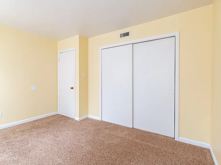 215 W Troy Ave #215C — Photo 10