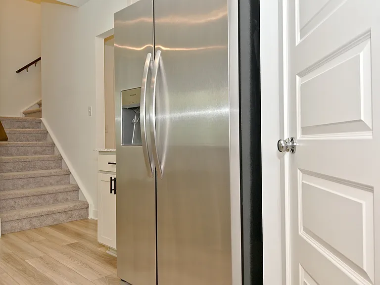 1728 Trinity Ln — Photo 16