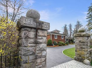 988 Orienta Ave, Mamaroneck, NY 10543