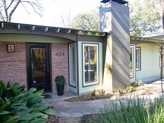 2nd image of 424 Brady Ln
