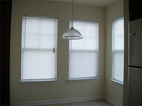 5th image of 806 W Washington St Unit 105