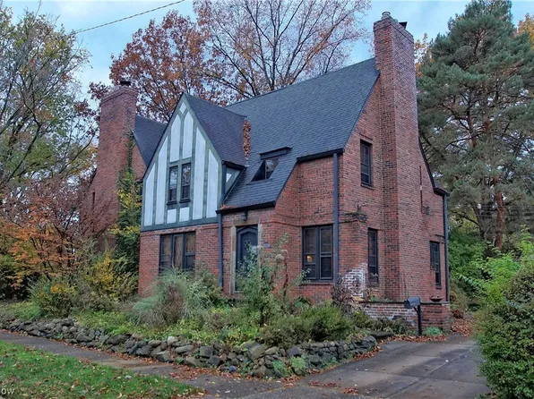 3829 Claridge Oval, University Heights, OH 44118