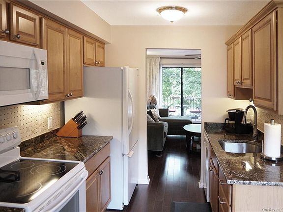 3rd image of 1 Briarcliff Dr S #8