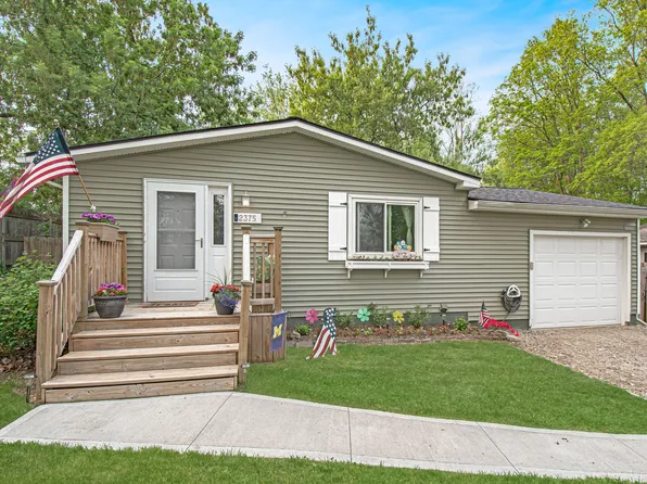 2375 Oakland Dr, Highland, MI 48356