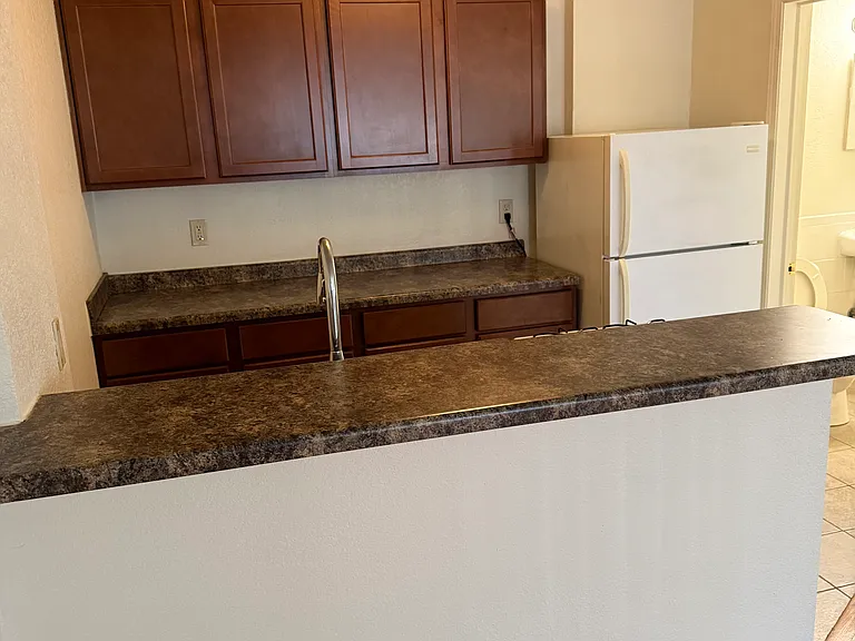 1515 N Farwell Ave — Photo 5